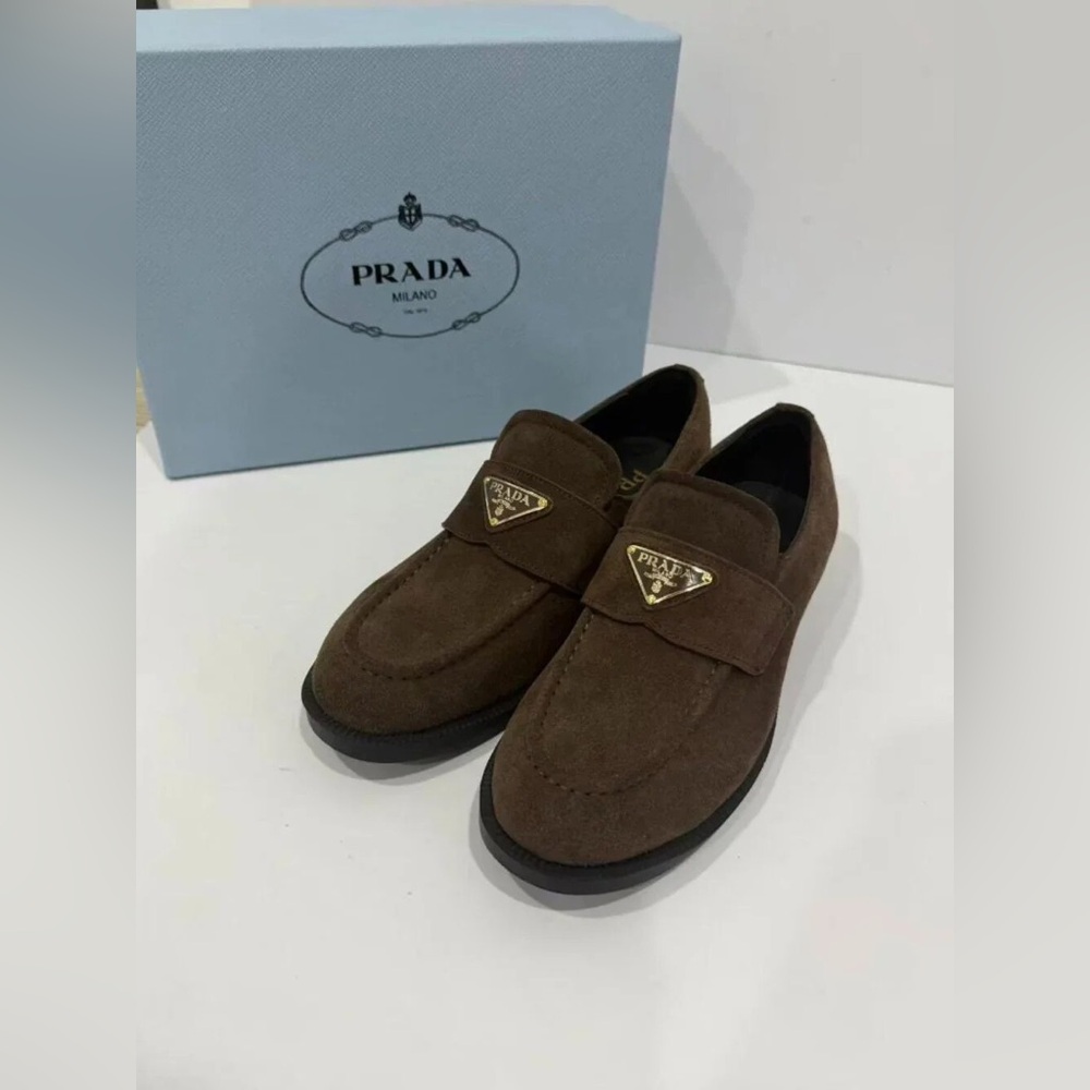 🎊🎊🎊Prada Women's Brown Loafers